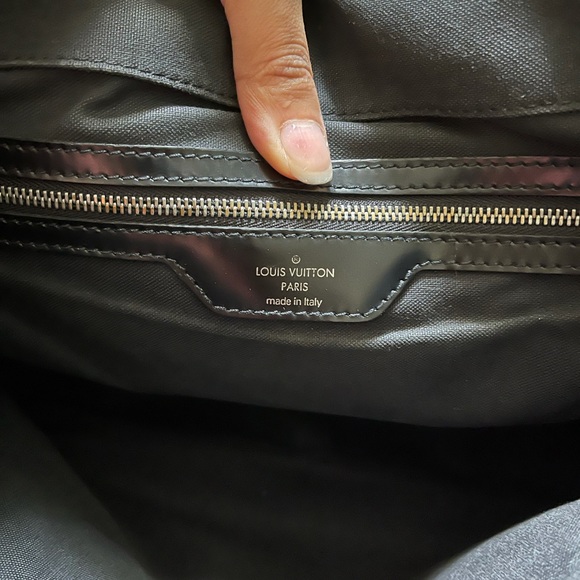 LOUIS VUITTON Taiga Viktor Messenger Bag - Picture 8 of 15